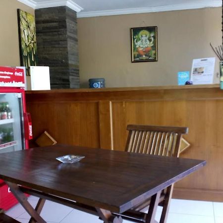Oyo Flagship 91237 Ratu Guest House Kedunganan Ngoại thất bức ảnh