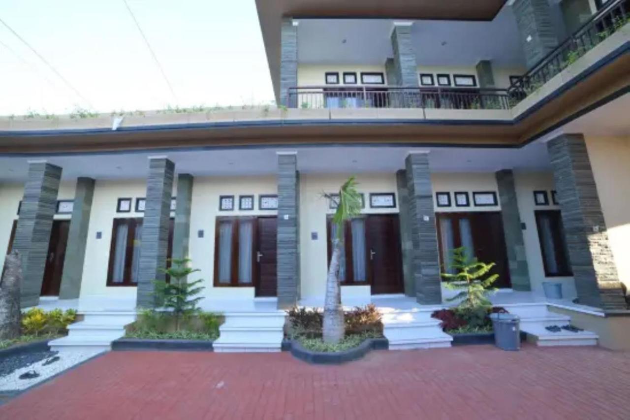 Oyo Flagship 91237 Ratu Guest House Kedunganan Ngoại thất bức ảnh