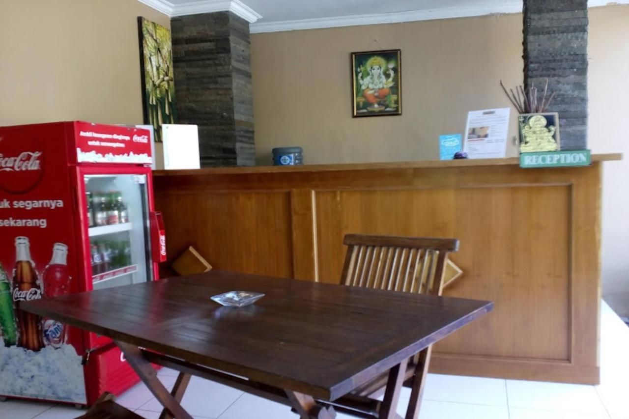Oyo Flagship 91237 Ratu Guest House Kedunganan Ngoại thất bức ảnh