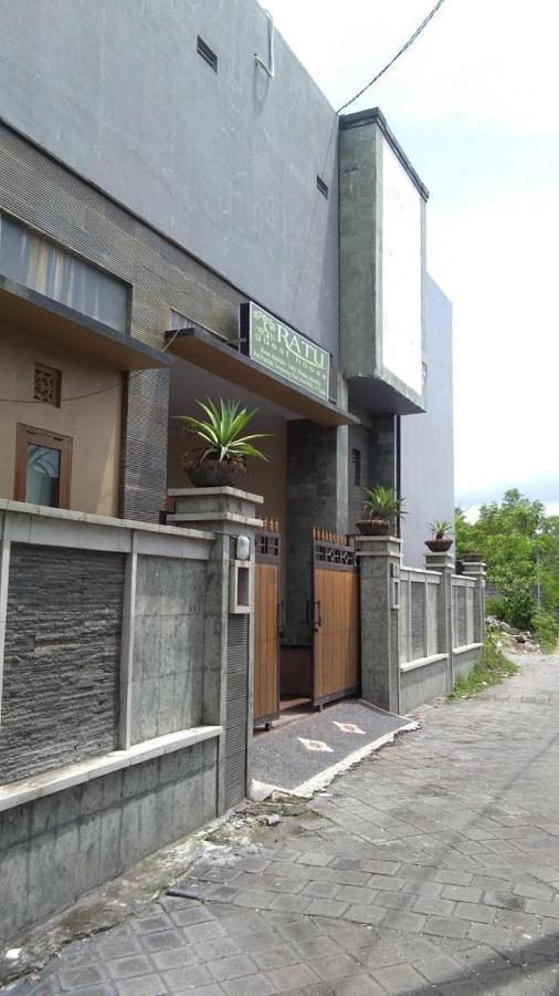 Oyo Flagship 91237 Ratu Guest House Kedunganan Ngoại thất bức ảnh