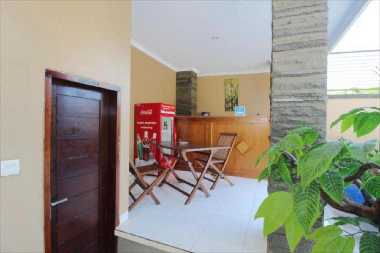 Oyo Flagship 91237 Ratu Guest House Kedunganan Ngoại thất bức ảnh