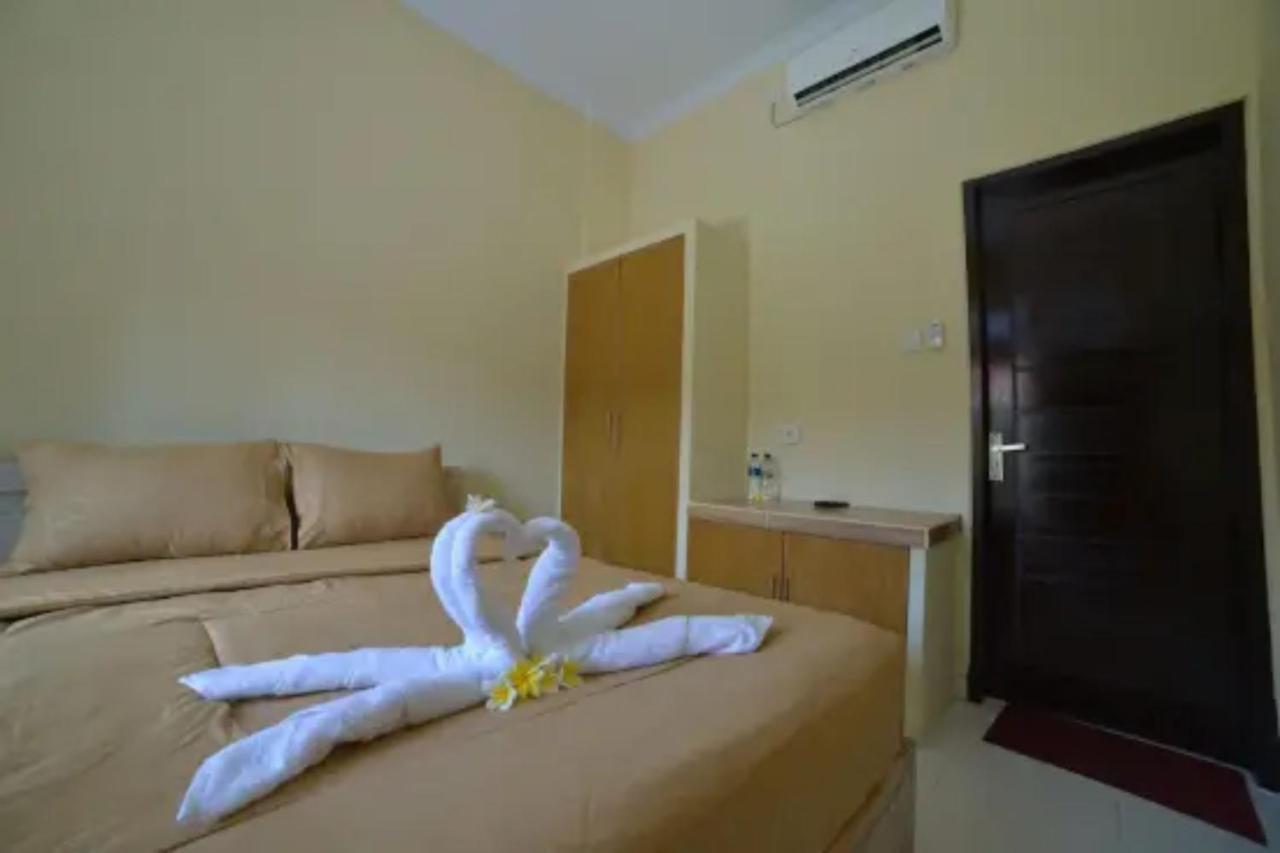 Oyo Flagship 91237 Ratu Guest House Kedunganan Ngoại thất bức ảnh