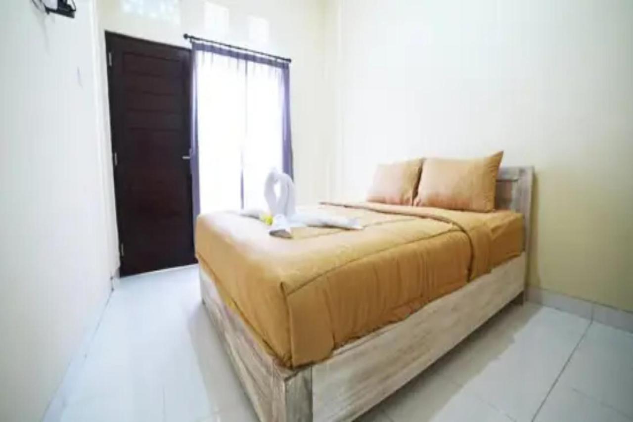 Oyo Flagship 91237 Ratu Guest House Kedunganan Ngoại thất bức ảnh