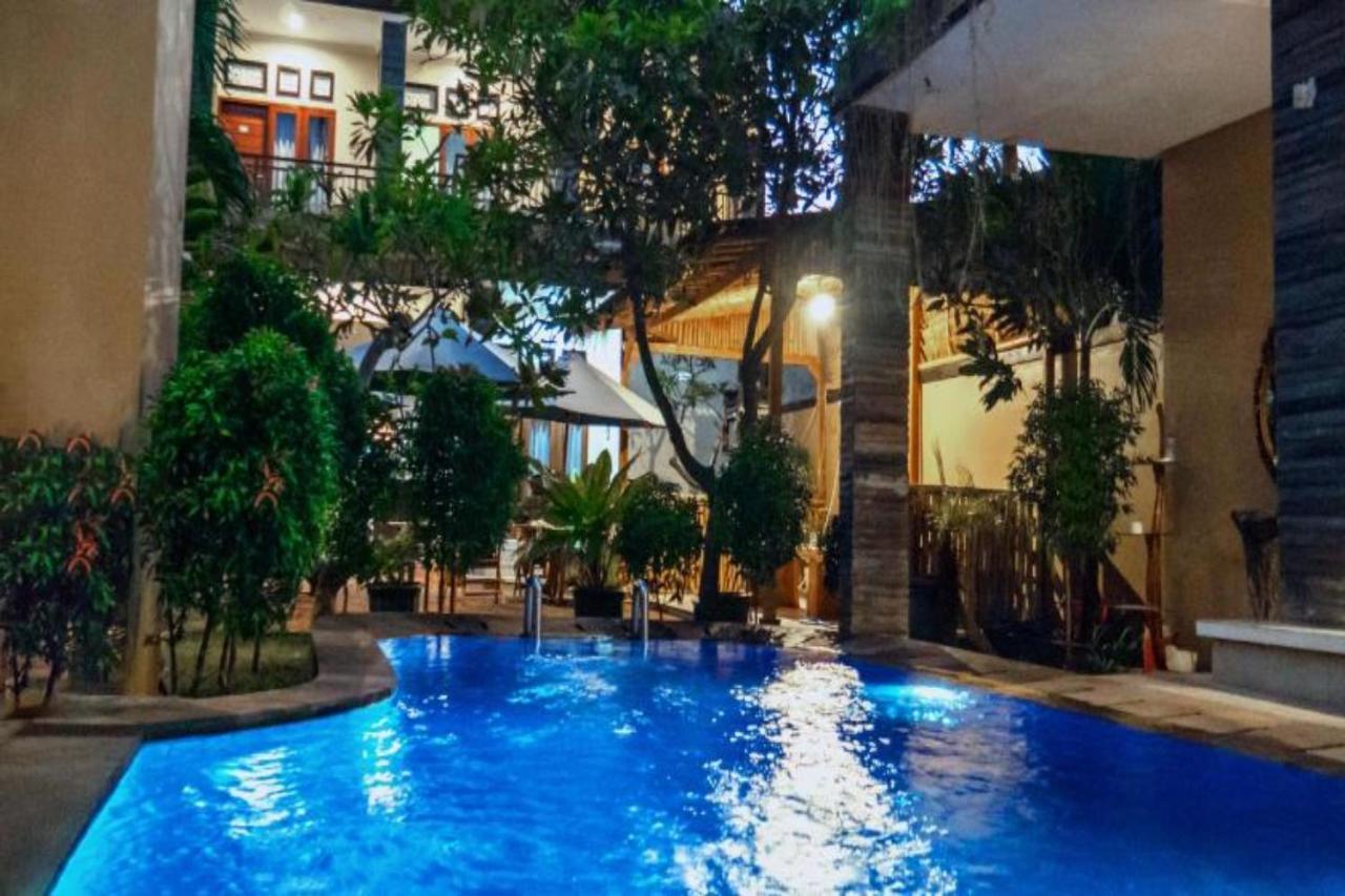 Oyo Flagship 91237 Ratu Guest House Kedunganan Ngoại thất bức ảnh