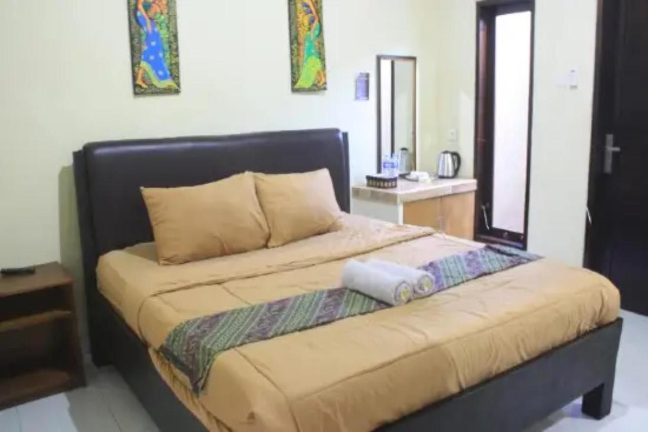 Oyo Flagship 91237 Ratu Guest House Kedunganan Ngoại thất bức ảnh